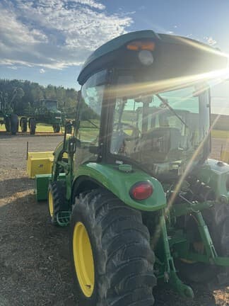 Image of John Deere 3039R equipment image 3