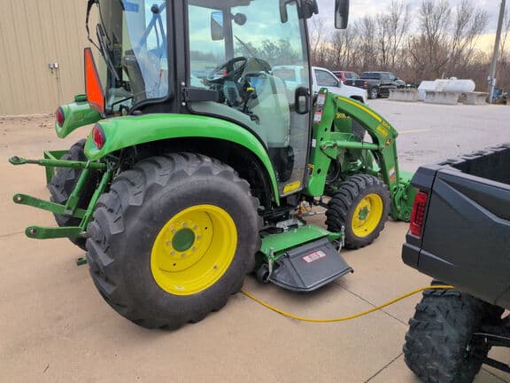 Image of John Deere 3039R Image 1