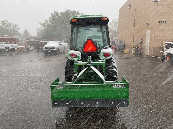 Image of John Deere 3039R equipment image 3