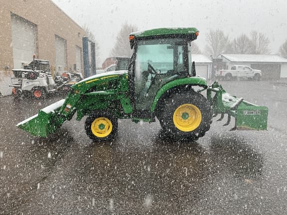 Image of John Deere 3039R equipment image 2
