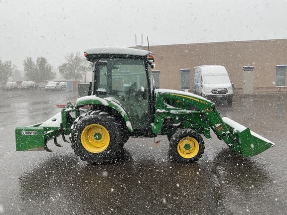 Image of John Deere 3039R equipment image 1