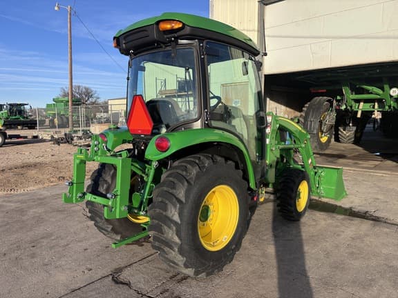 Image of John Deere 3039R equipment image 4