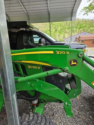 Image of John Deere 3039R Image 1