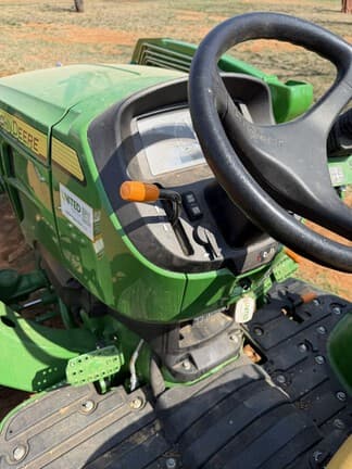 Image of John Deere 3043D equipment image 3