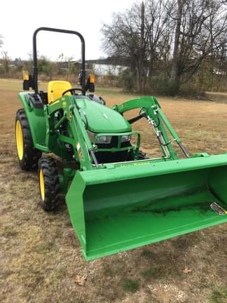 Image of John Deere 3043D equipment image 2