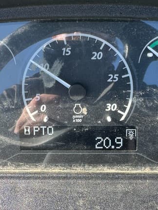 Image of John Deere 3043D equipment image 4