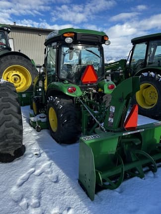 Image of John Deere 3046R equipment image 4