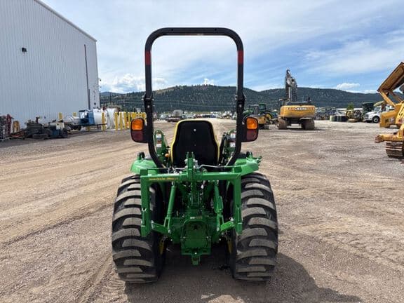 Image of John Deere 3046R equipment image 3