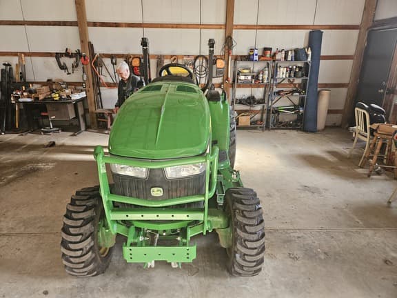 Image of John Deere 3046R equipment image 1