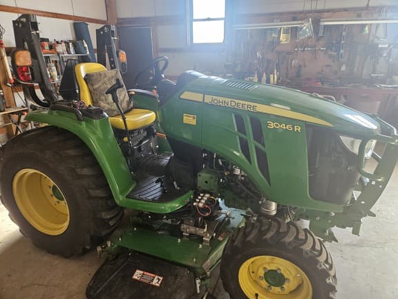 Image of John Deere 3046R equipment image 2