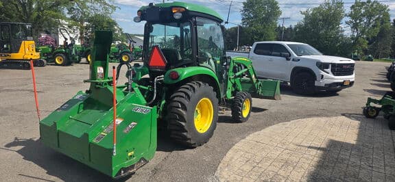 Image of John Deere 3046R equipment image 3