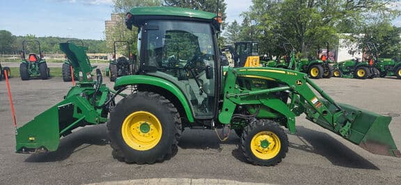 Image of John Deere 3046R equipment image 4
