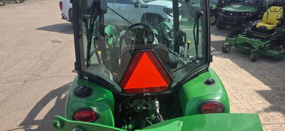 Image of John Deere 3046R equipment image 2