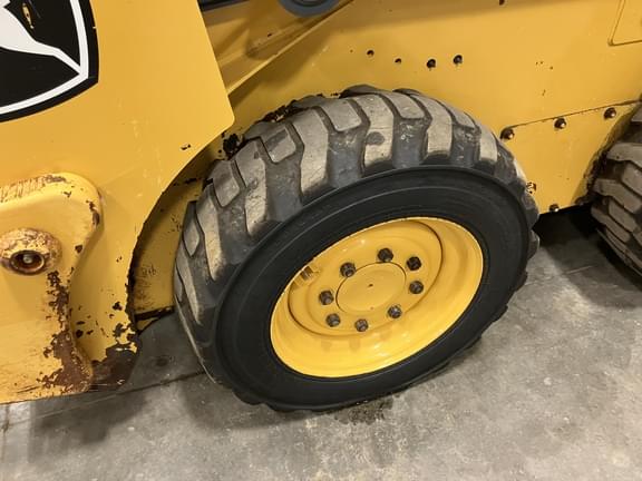 Image of John Deere 318G equipment image 4