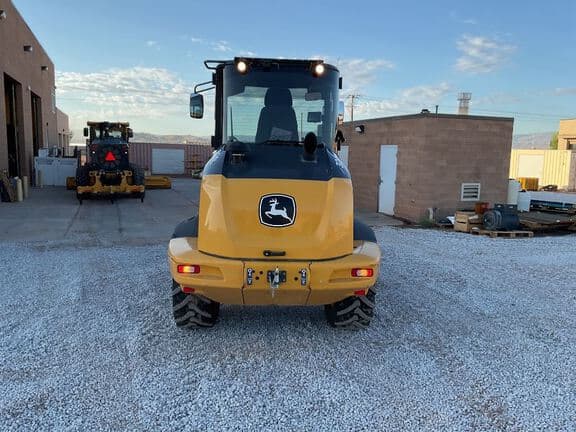 Image of John Deere 324L equipment image 3