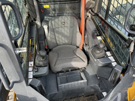 Image of John Deere 325G equipment image 4