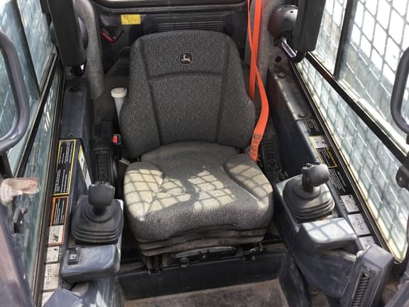 Image of John Deere 331G equipment image 4