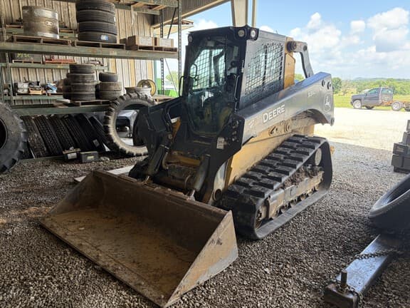 Image of John Deere 331G Primary image
