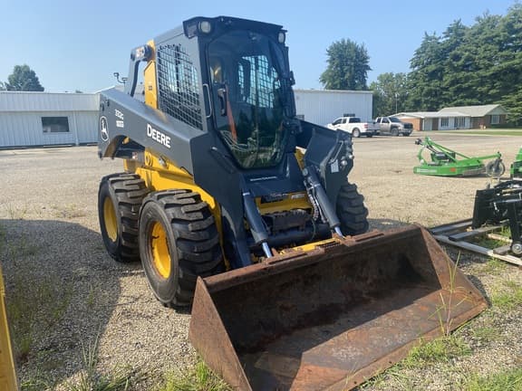 Image of John Deere 332G equipment image 1