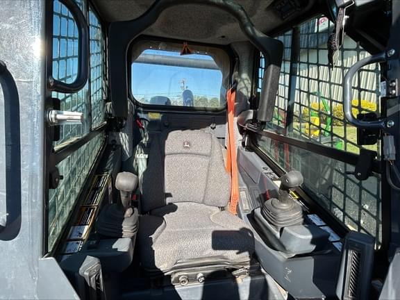 Image of John Deere 333G equipment image 4