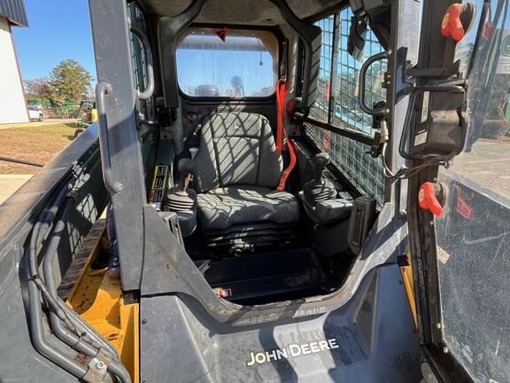 Image of John Deere 333G equipment image 4