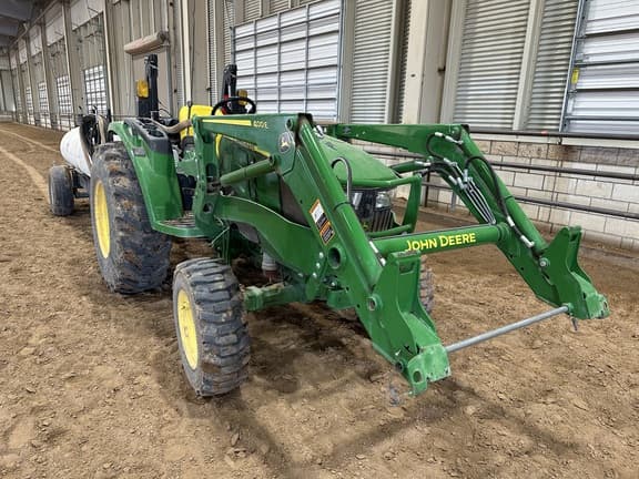 Image of John Deere 4044M equipment image 3