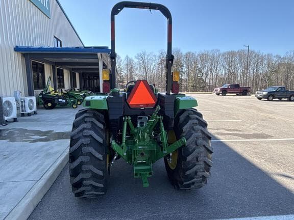 Image of John Deere 4044M equipment image 4