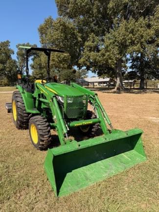 Image of John Deere 4044M equipment image 4