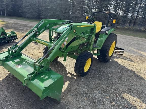 Image of John Deere 4052M equipment image 2
