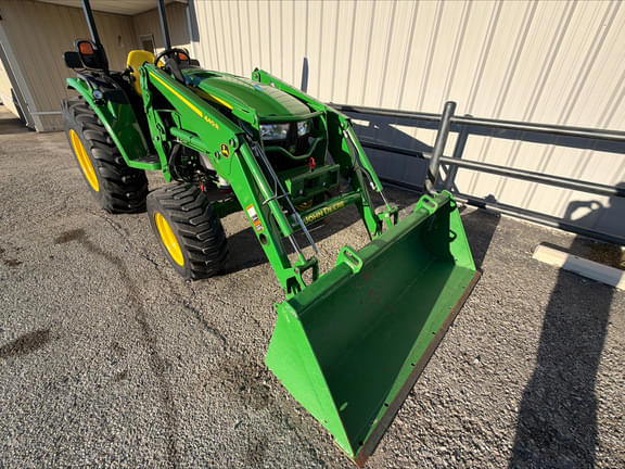 Image of John Deere 4052M equipment image 4