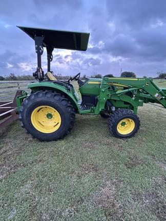 Image of John Deere 4052M equipment image 4