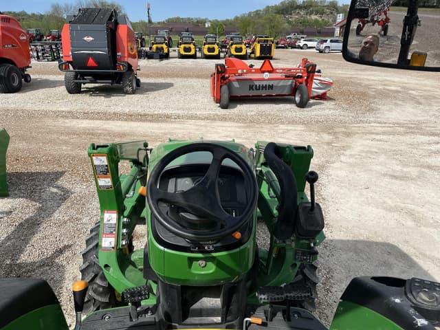Image of John Deere 4052M equipment image 4