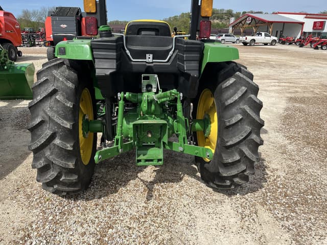 Image of John Deere 4052M equipment image 3