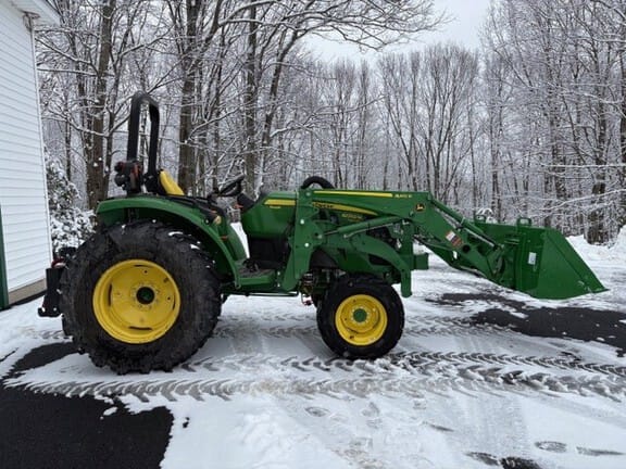 2022 John Deere 4052M Equipment Image0