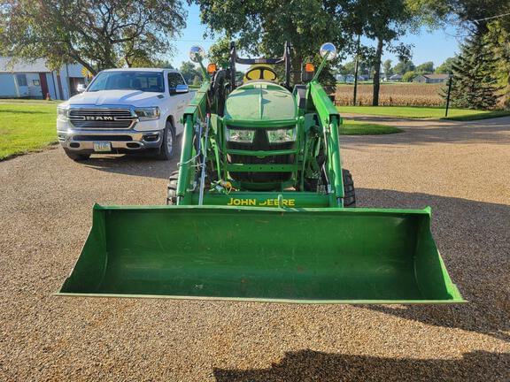 Image of John Deere 4052R equipment image 1