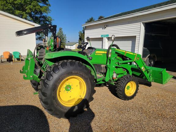Image of John Deere 4052R equipment image 4