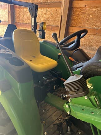 Image of John Deere 4066M equipment image 4