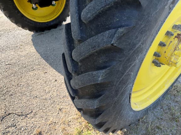 Image of John Deere 410R equipment image 4