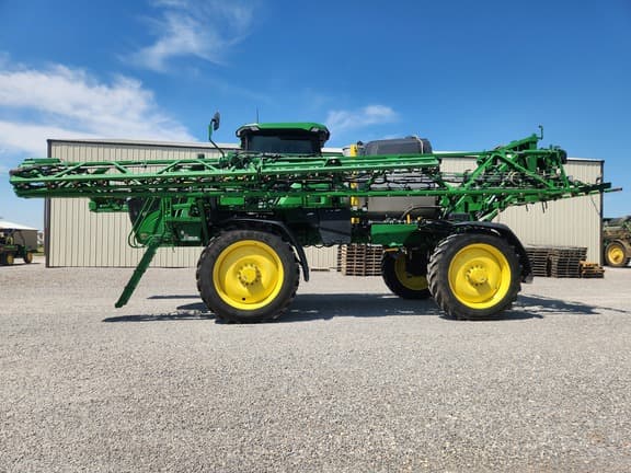 Image of John Deere 412R equipment image 4