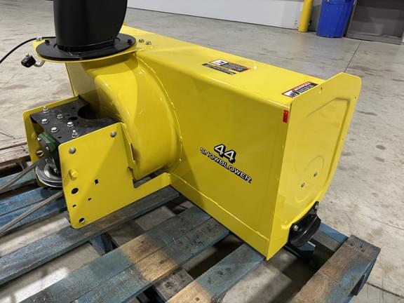 Image of John Deere 44" Snowblower equipment image 2