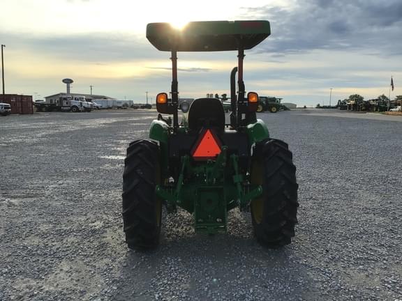 Image of John Deere 5045E equipment image 4