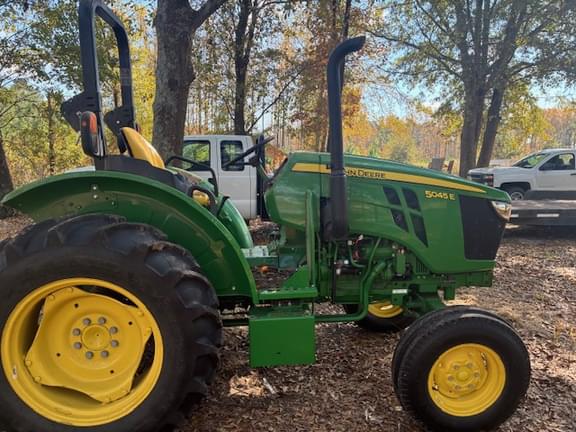 Image of John Deere 5045E equipment image 4
