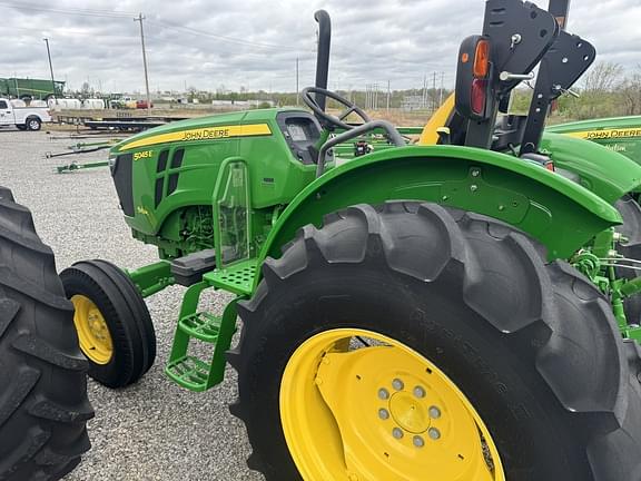 Image of John Deere 5045E equipment image 3
