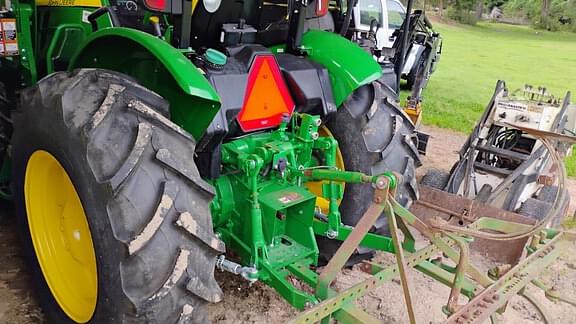 Image of John Deere 5045E equipment image 4