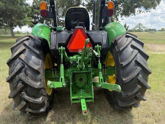 Image of John Deere 5045E equipment image 3
