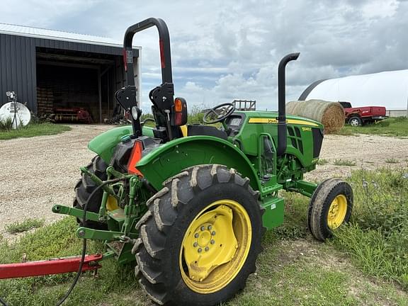 Image of John Deere 5045E equipment image 4
