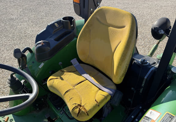 Image of John Deere 5045E equipment image 4