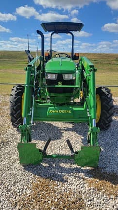 Image of John Deere 5055E equipment image 2