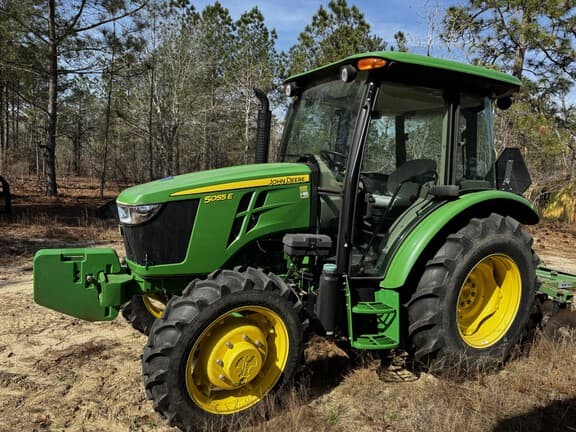 Image of John Deere 5055E equipment image 4