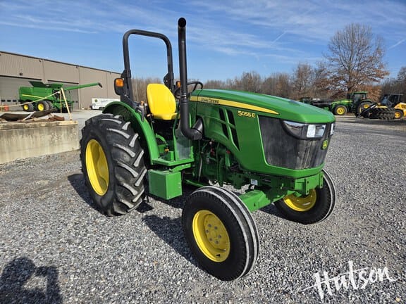 2022 John Deere 5055E Equipment Image0